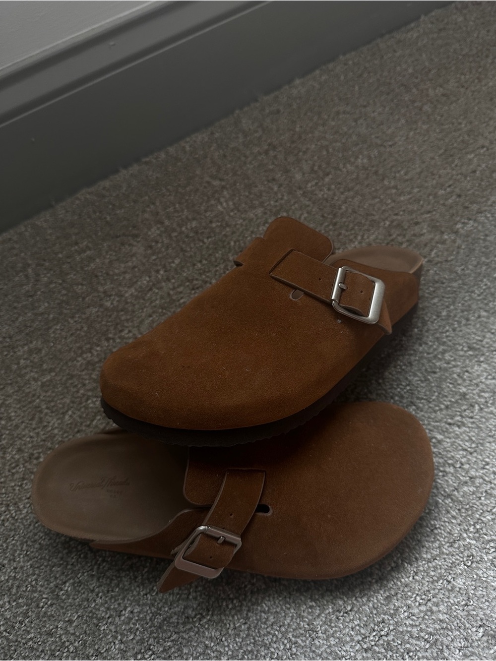Universal Thread Clogs - Picture 2 of 4